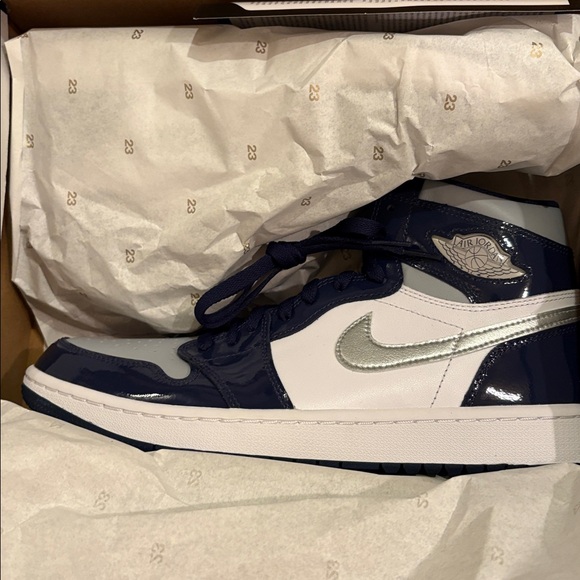Athletic_Shoes